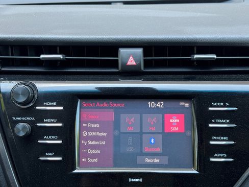 Used 2020 Toyota Camry SE FWD image 22