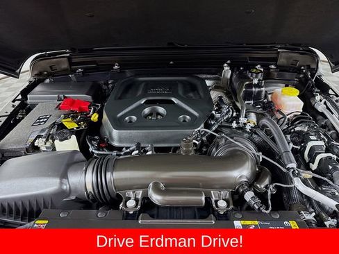 Used 2025 Jeep Wrangler Unlimited Sahara w/ Safety Group AWD/4WD image 21