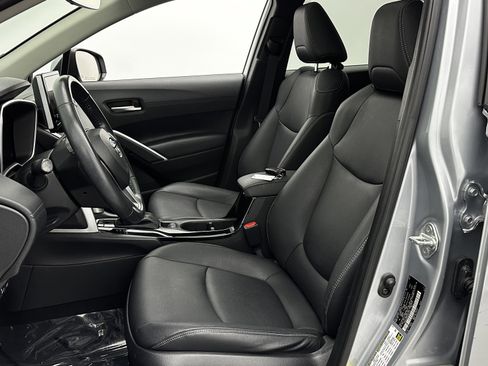 Used 2023 Toyota Corolla Cross XLE w/ Convenience Package image 15