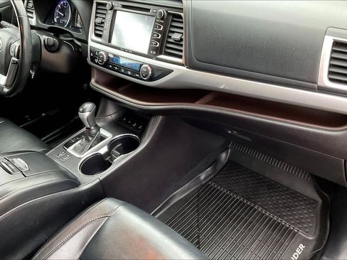 Used 2018 Toyota Highlander XLE image 20