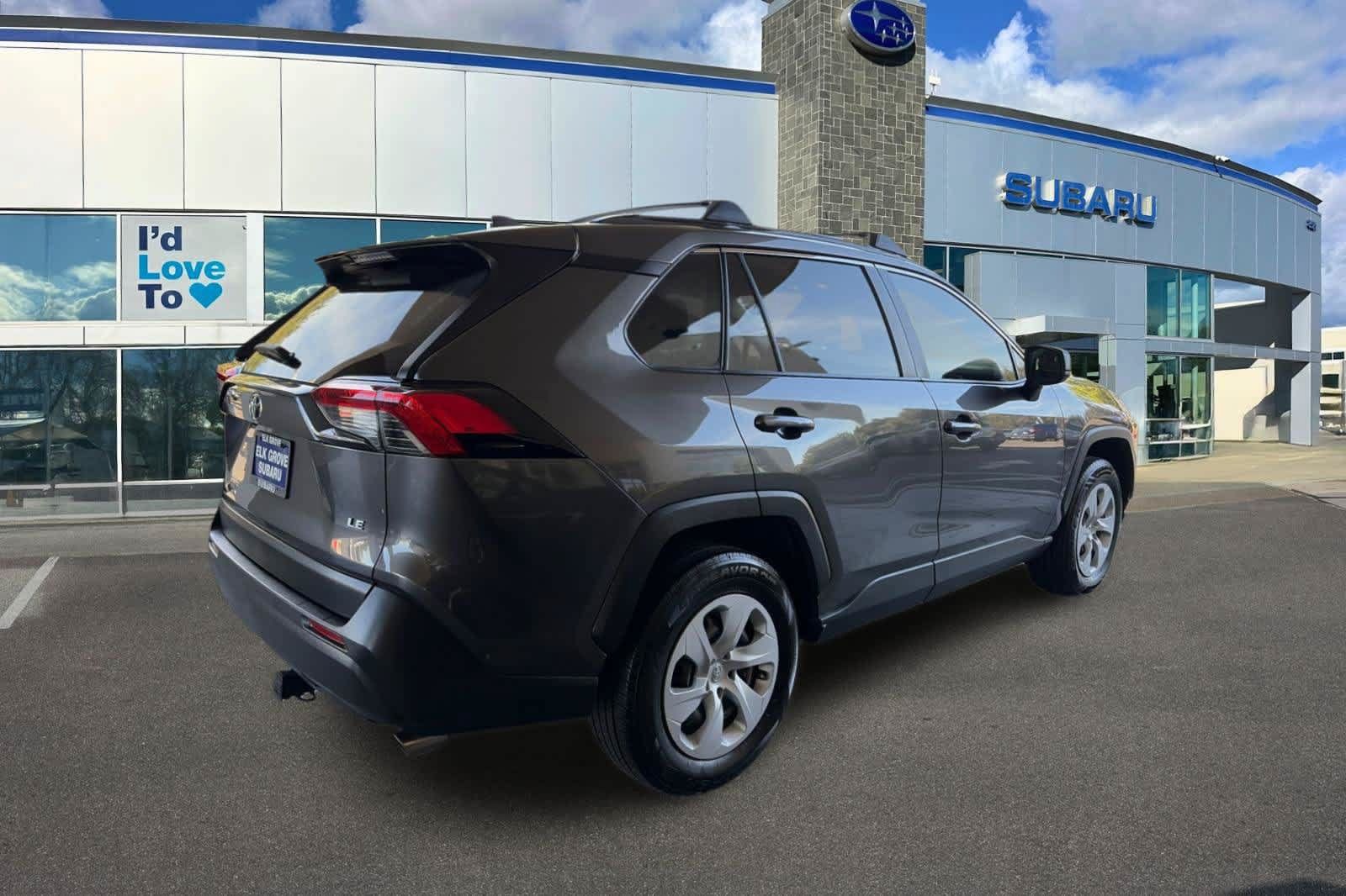 Used 2019 Toyota RAV4 LE FWD image 2