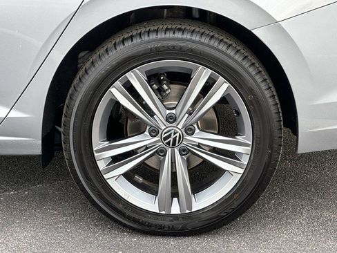 Used 2023 Volkswagen Jetta SE w/ Panoramic Sunroof Package image 9