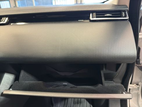 Used 2019 Land Rover Range Rover Velar S AWD/4WD image 24