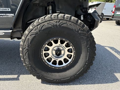Used 2018 Jeep Wrangler Unlimited Sport S AWD/4WD image 14