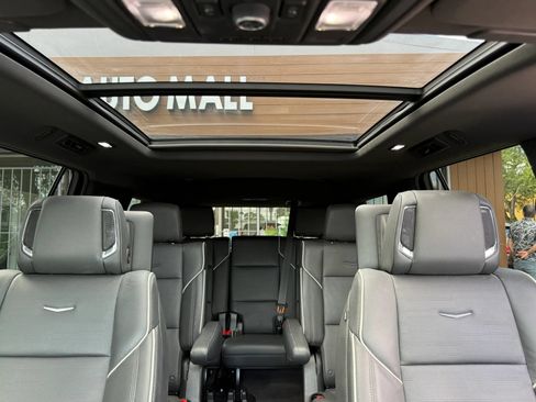 Used 2024 Cadillac Escalade Premium Luxury AWD/4WD image 16