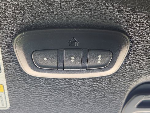 Used 2023 Jeep Wrangler Unlimited Sahara AWD/4WD image 17