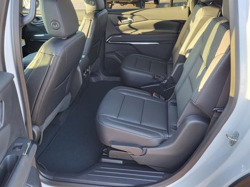 New 2026 Chevrolet Traverse LT image 13
