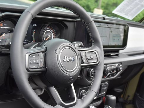 Used 2025 Jeep Wrangler Unlimited Sport AWD/4WD image 11