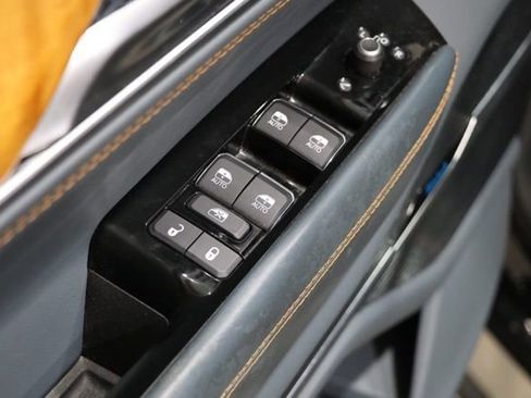 Used 2023 Jeep Grand Wagoneer Series II AWD/4WD image 18