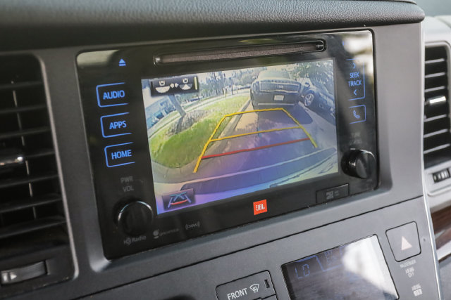 Used 2016 Toyota Sienna Limited Premium FWD image 27