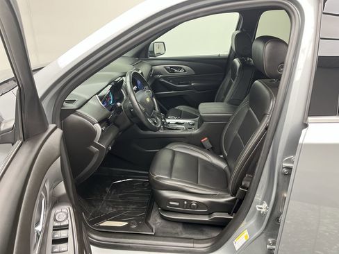 Certified 2023 Chevrolet Traverse LT w/ LT Premium Package image 3