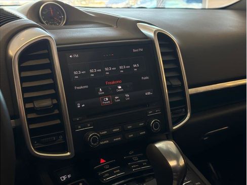 Used 2017 Porsche Cayenne Platinum Edition image 13