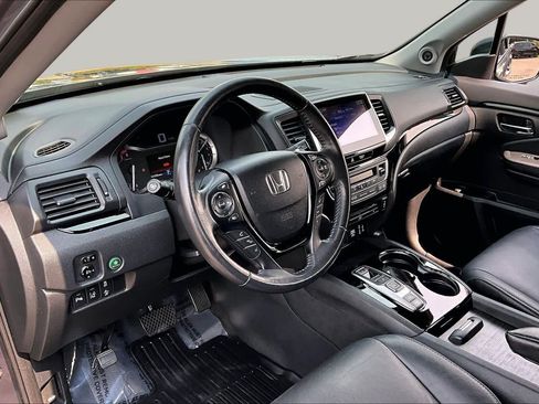 Used 2017 Honda Pilot Touring image 17