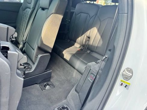 Certified 2025 Audi SQ7 Prestige AWD/4WD image 52