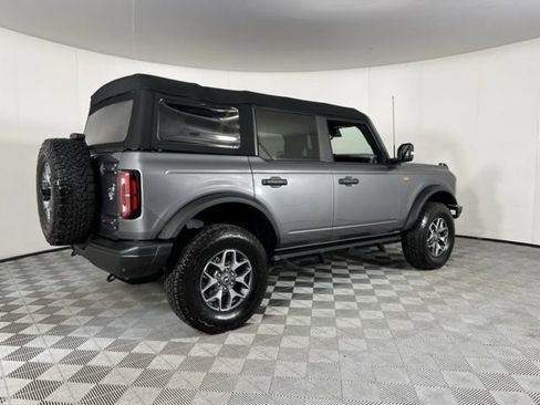 Used 2023 Ford Bronco Badlands image 7