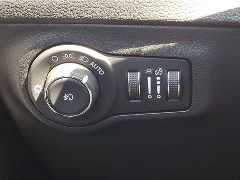 Used 2019 Jeep Compass Latitude AWD/4WD image 28