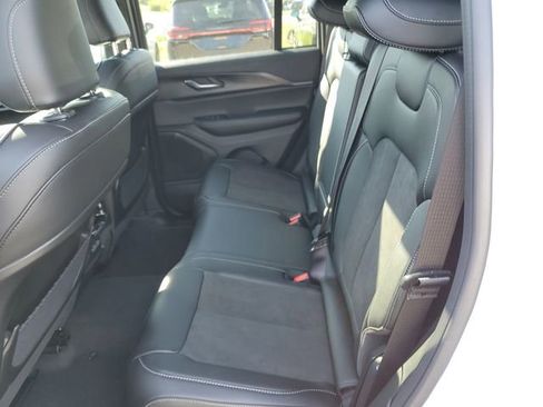 New 2025 Jeep Grand Cherokee Altitude image 16