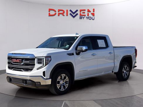 Used 2024 GMC Sierra 1500 SLT image 1