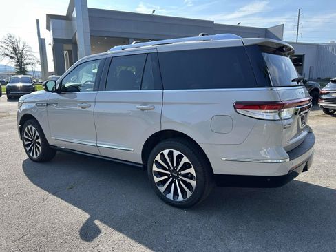 Used 2024 Lincoln Navigator Reserve AWD/4WD image 7