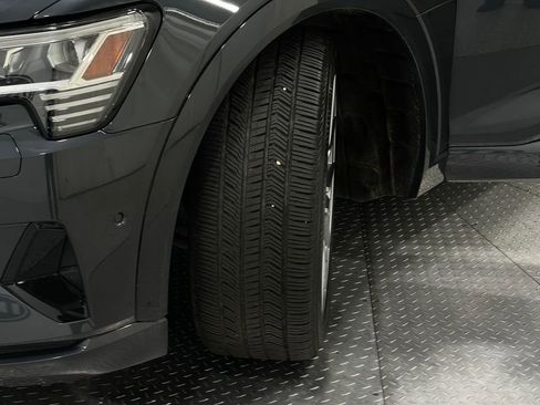 Used 2019 Audi e-tron Prestige w/ Prestige Package image 35