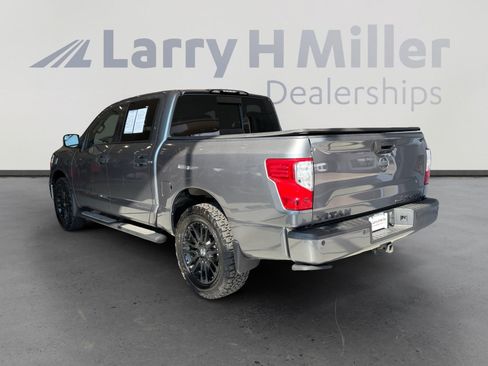 Used 2019 Nissan Titan SV w/ SV Convenience Package AWD/4WD image 3