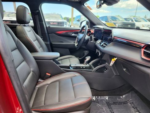 Used 2025 Chevrolet TrailBlazer RS w/ Convenience Package FWD image 9