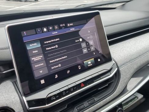 Certified 2024 Jeep Compass Latitude image 13