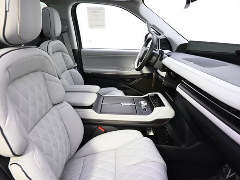 New 2026 Lincoln Navigator Black Label image 16