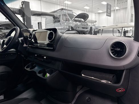 Certified 2025 Mercedes-Benz Sprinter 2500 image 27