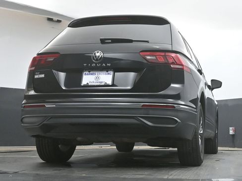 Used 2022 Volkswagen Tiguan SE image 33