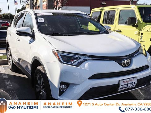 Used 2018 Toyota RAV4 XLE image 1
