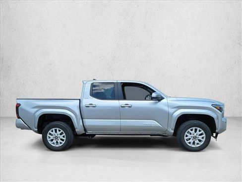 Used 2025 Toyota Tacoma SR5 AWD/4WD image 4