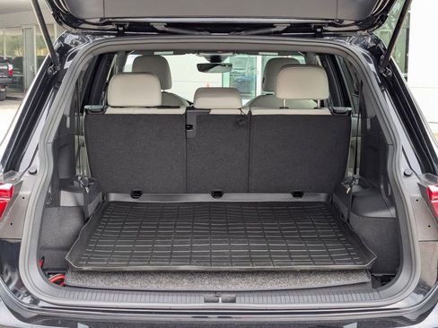 Used 2023 Volkswagen Tiguan SE R-Line image 26