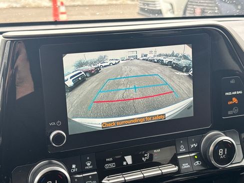 Used 2023 Toyota Highlander LE image 23