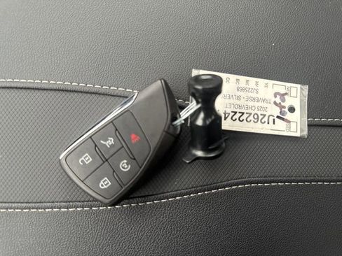 Used 2025 Chevrolet Traverse RS image 24