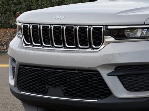 New 2025 Jeep Grand Cherokee Laredo image 11