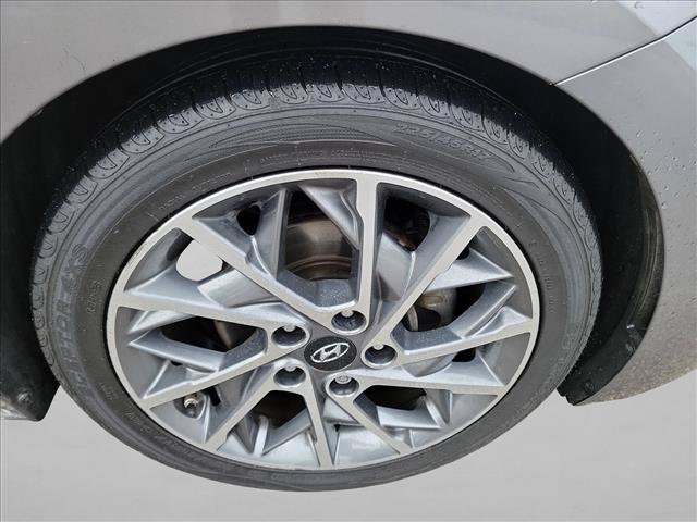 Used 2020 Hyundai Elantra Limited w/ Cargo Package (C1) FWD image 7
