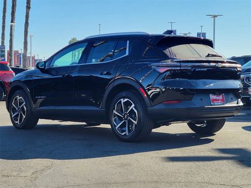 New 2026 Chevrolet Equinox EV LT image 2