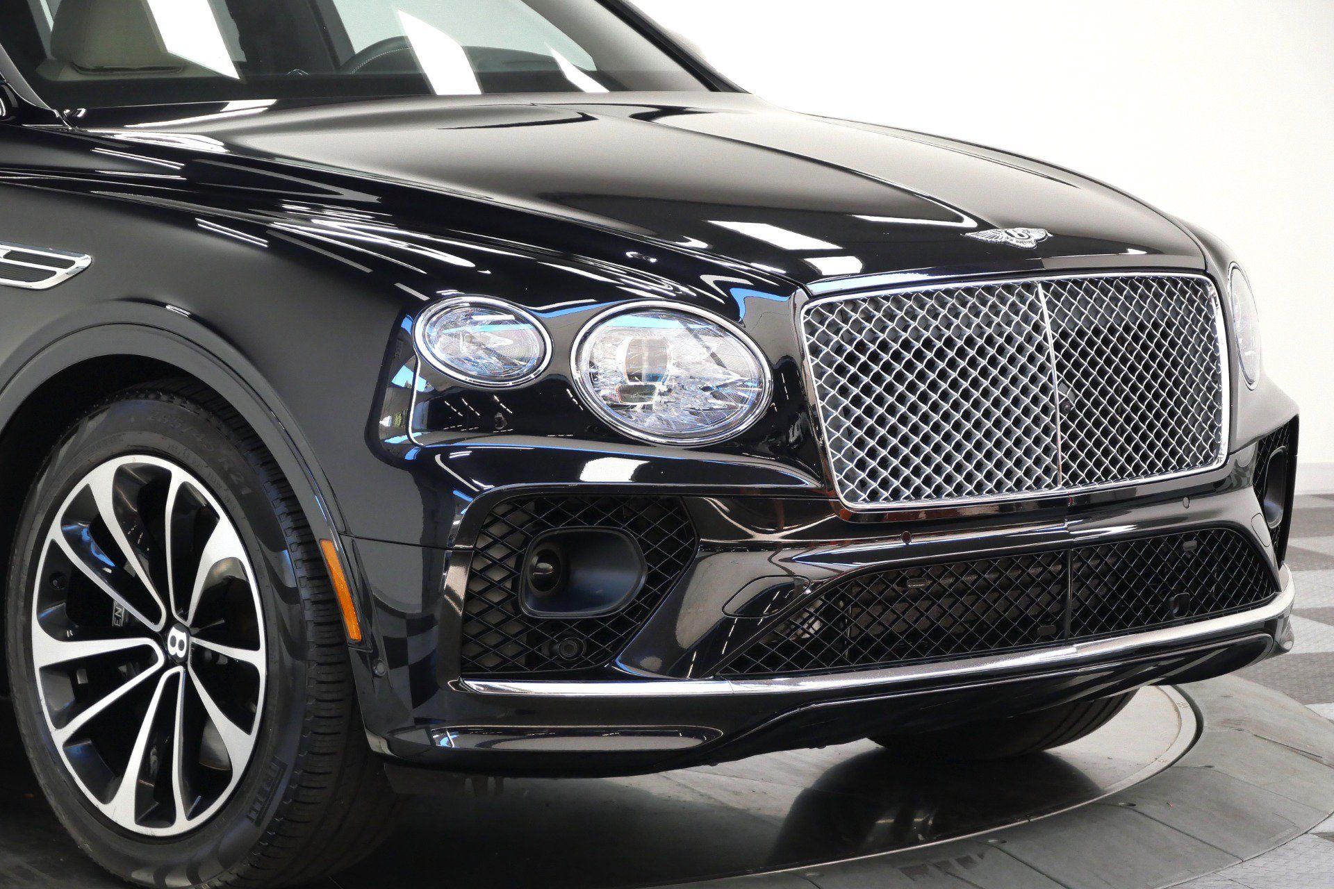Used 2023 Bentley Bentayga AWD/4WD image 41