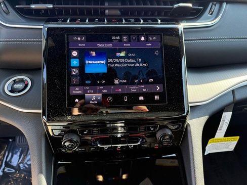 New 2025 Jeep Grand Cherokee Altitude image 16