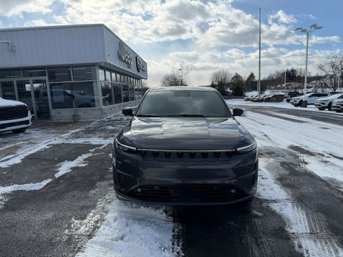 Used 2024 Jeep Wagoneer Launch Edition image 2