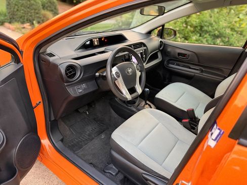 Used 2016 Toyota Prius C One FWD image 10