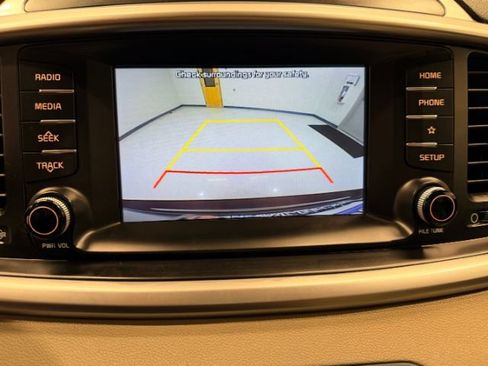 Used 2019 Kia Sorento AWD V6 image 28