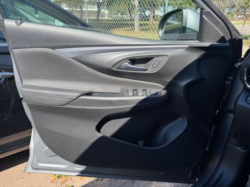 Used 2025 Buick Envista Preferred image 18