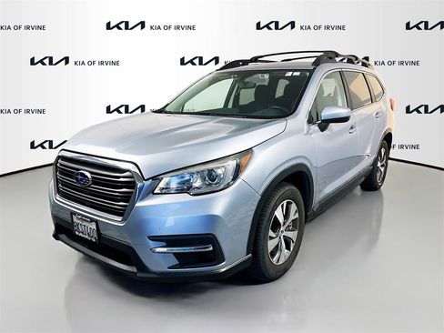 Used 2019 Subaru Ascent Premium image 3