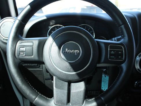 Used 2015 Jeep Wrangler Unlimited Rubicon AWD/4WD image 20