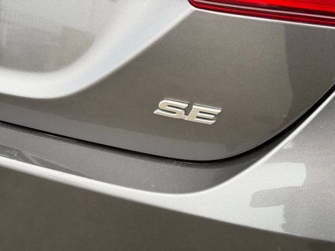 Used 2019 Toyota Camry SE image 8