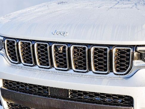 Used 2024 Jeep Grand Cherokee L Limited w/ Luxury Tech Group II image 6