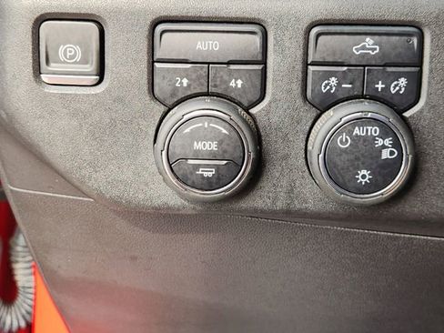 Used 2023 Chevrolet Silverado 1500 LT AWD/4WD image 21