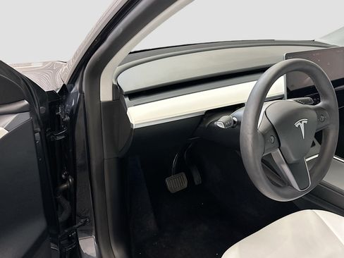 Used 2024 Tesla Model Y Long Range image 17